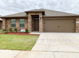 9001 High Stirrup Ln, Fort Worth, TX 76131