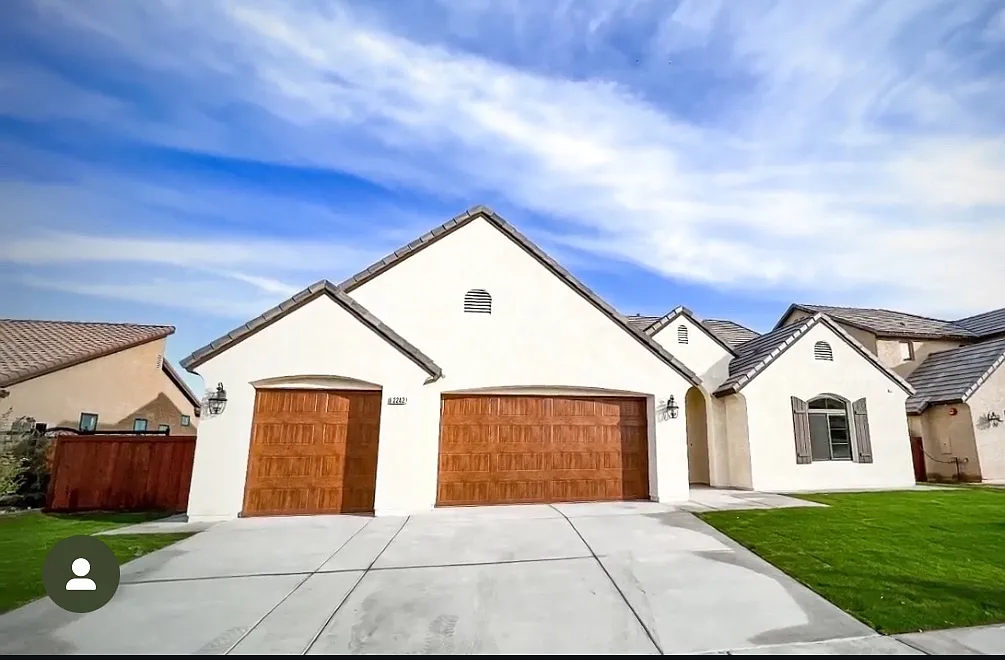 4 bed, 3.5 bath, 2542 sqft, $3,000 — Photo 1