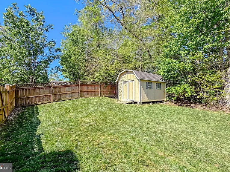 23017 Holloway Ct — Photo 77
