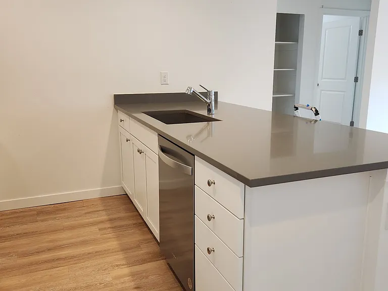 314 SW Washington Ave #102 — Photo 12