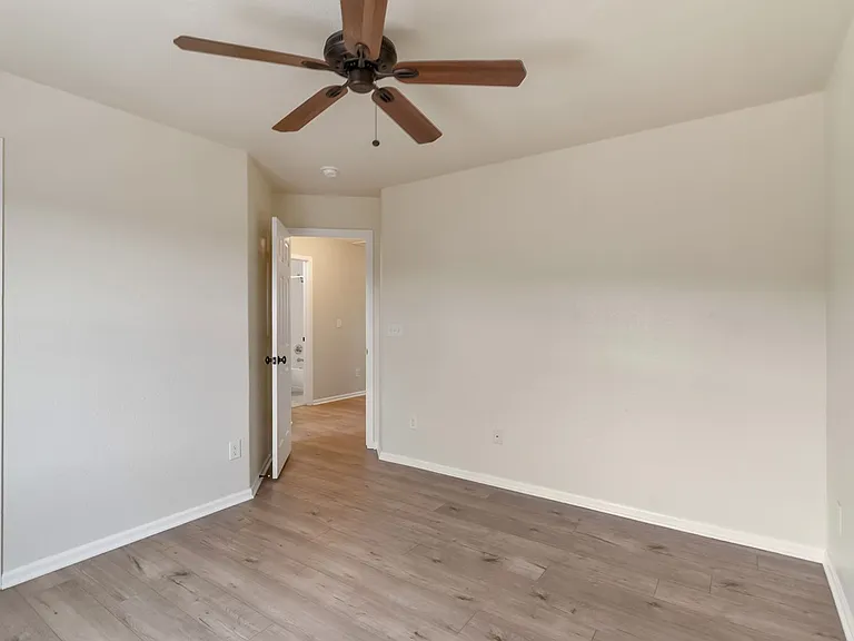 727 Crooked Y Point — Photo 15
