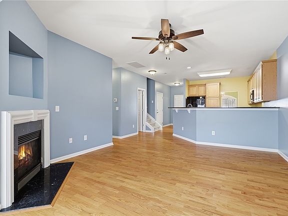 3rd image of 102 High Crest Ct