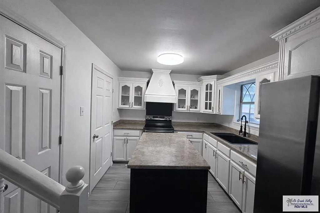 3 bed, 2.5 bath, 1425 sqft, $2,200 — Photo 3