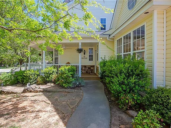 4th image of 200 Millbury Ct