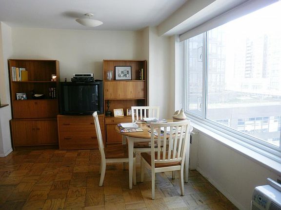 5th image of 392 Central Park W APT 6D