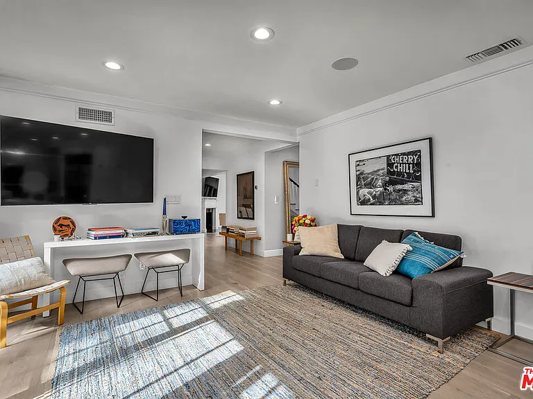 751 Westholme Ave — Photo 8
