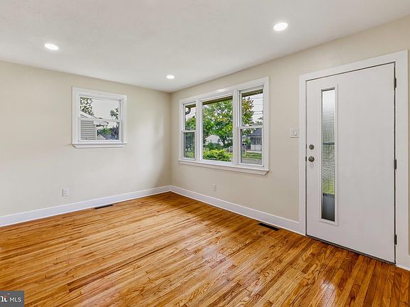 3rd image of 222 Miller Ave