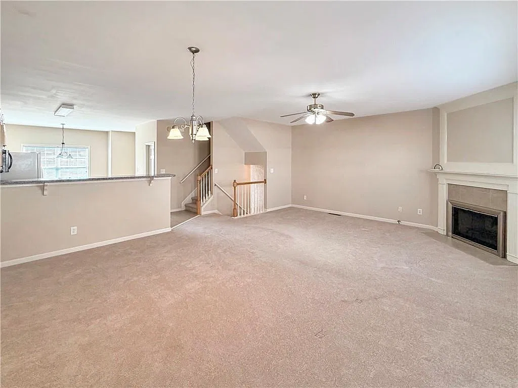 4 bed, 4.0 bath, 2273 sqft, $2,200 — Photo 3