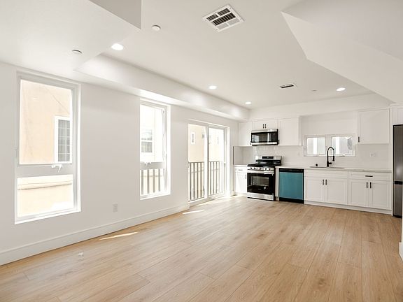 4th image of 1615 2nd Ave #1615