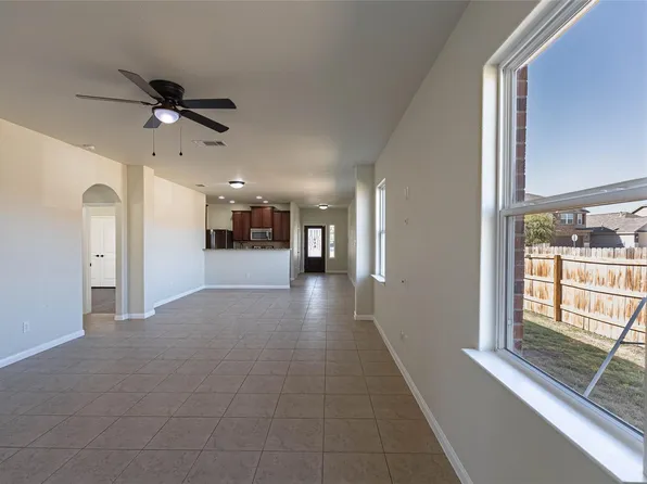 1601 Treeta Trl, Kyle, TX 78640