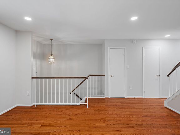 3rd image of 7829 Wintercress Ln