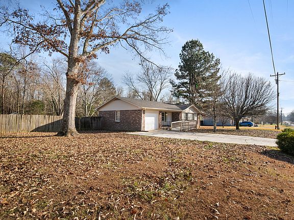 3rd image of 12 Hattie Dr