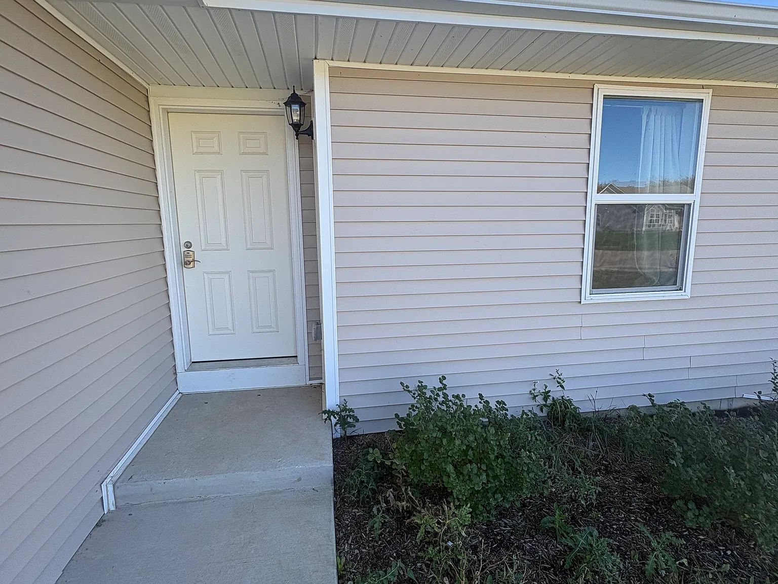 3 bed, 1400 sqft, $3,200 — Photo 2