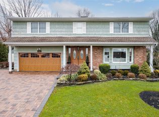 14 Merritts Rd, Farmingdale, NY 11735