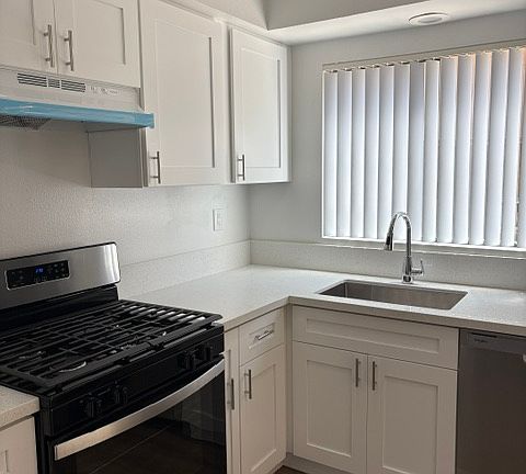 4th image of 815 Walnut St APT 3