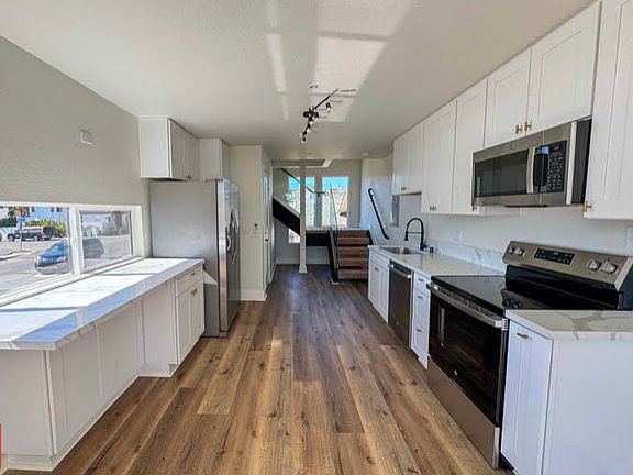 3rd image of 3048 Nimitz Blvd #8