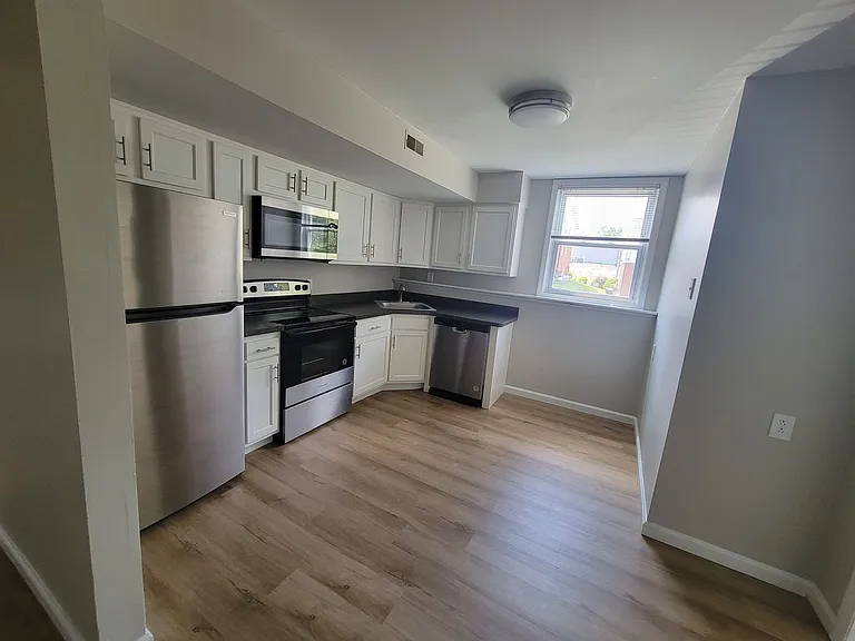 Country Gardens Apartments — Photo 32