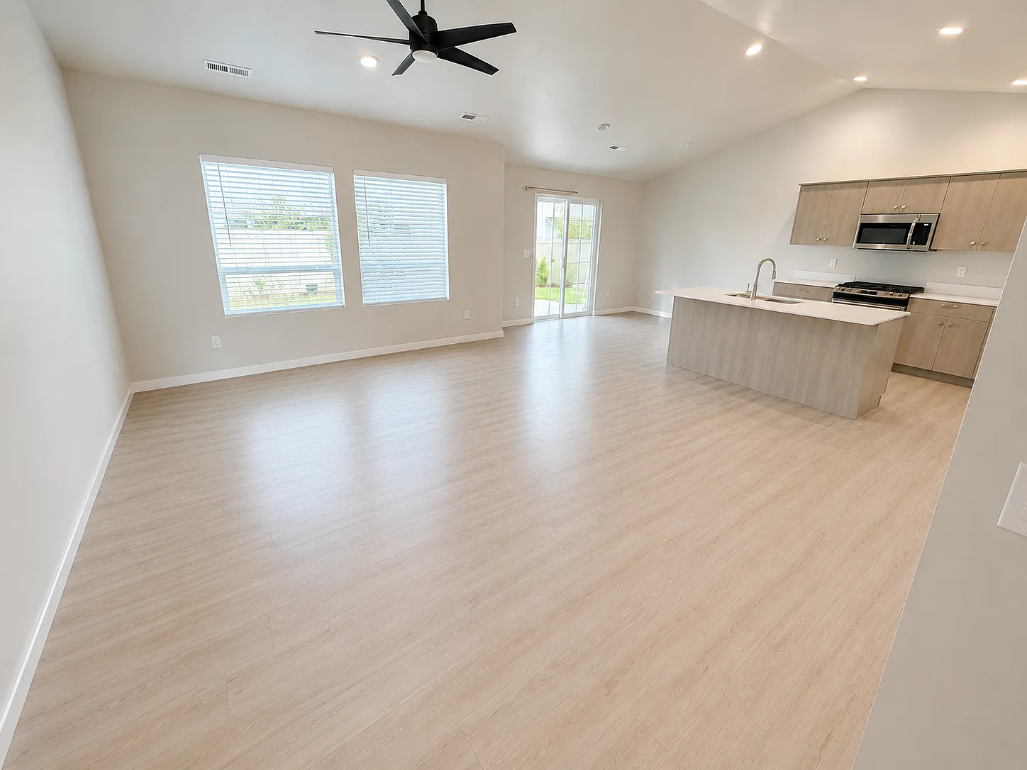 4 bed, 1722 sqft, $2,700 — Photo 4