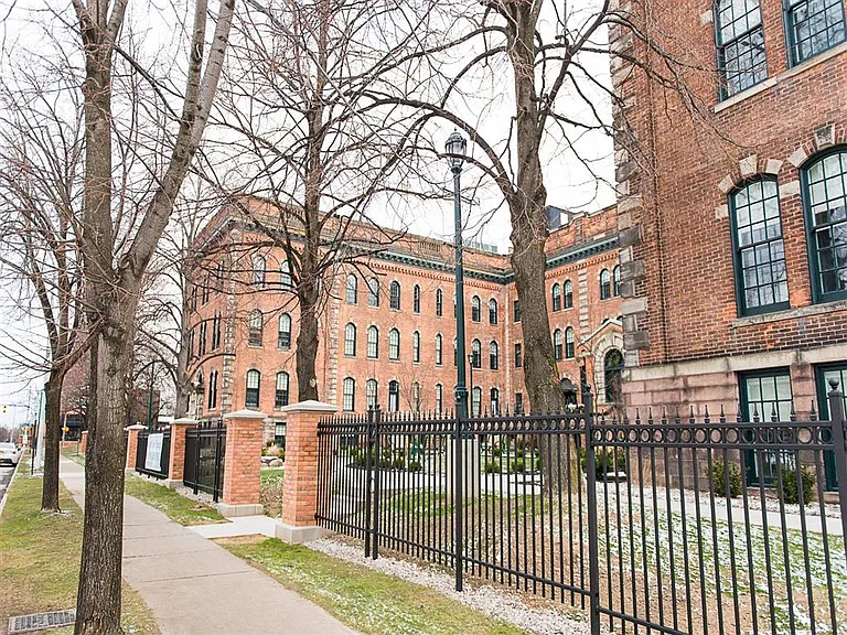 300 Alexander Apartments — Photo 21