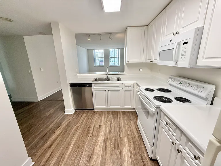 255 Evernia St #916 — Photo 1