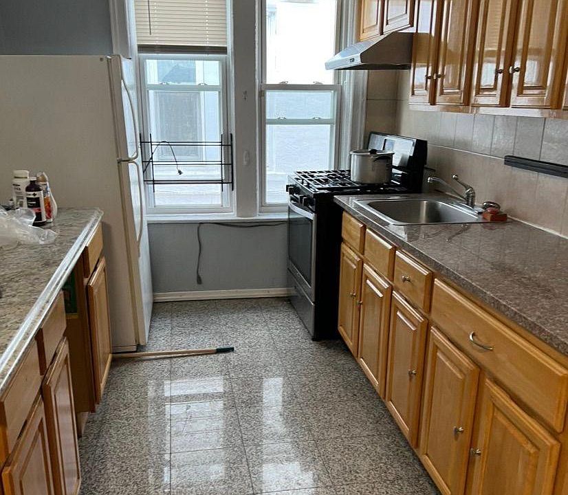 1st image of 7 Leighton Ave Floor 1