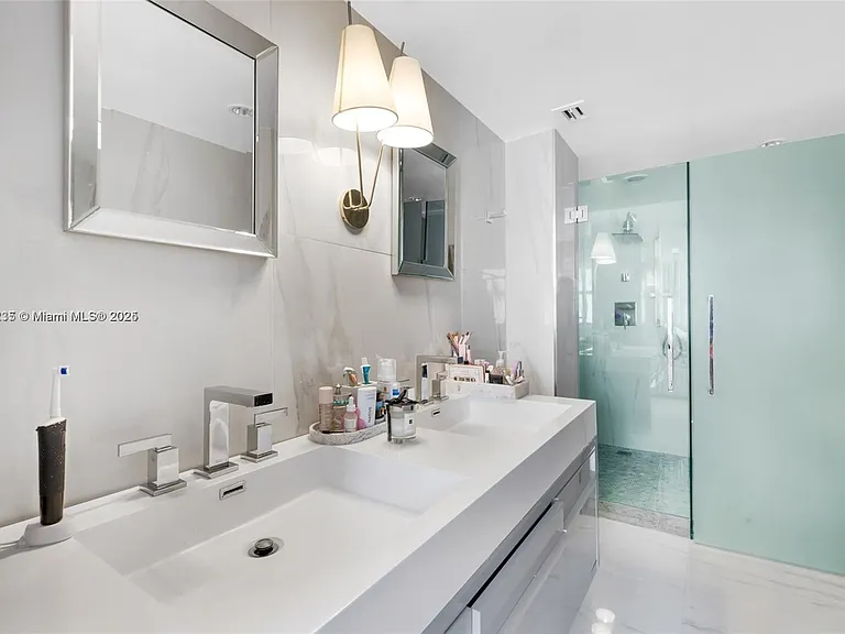 5838 Collins Ave #2F — Photo 12