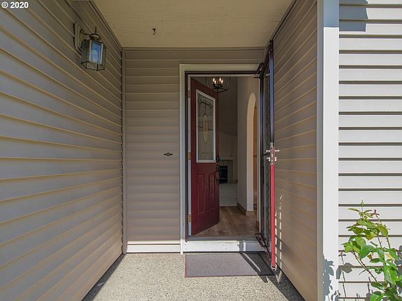 3rd image of 6887 SE Moscato Ct