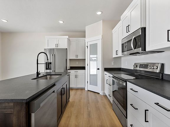 4th image of 526 S Cutler Ave