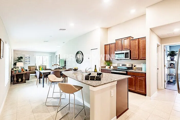3 bed, 2.0 bath, 1461 sqft, $2,224 — Photo 2