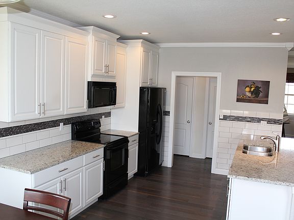 4th image of 16 River Pointe Dr