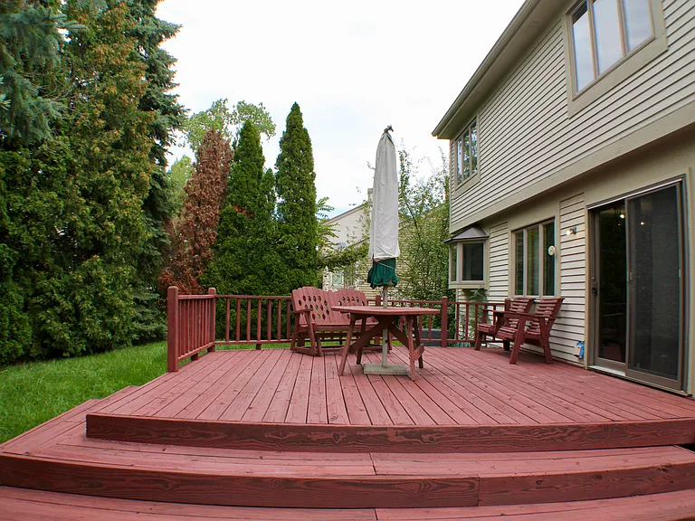 1483 Colony Dr — Photo 12