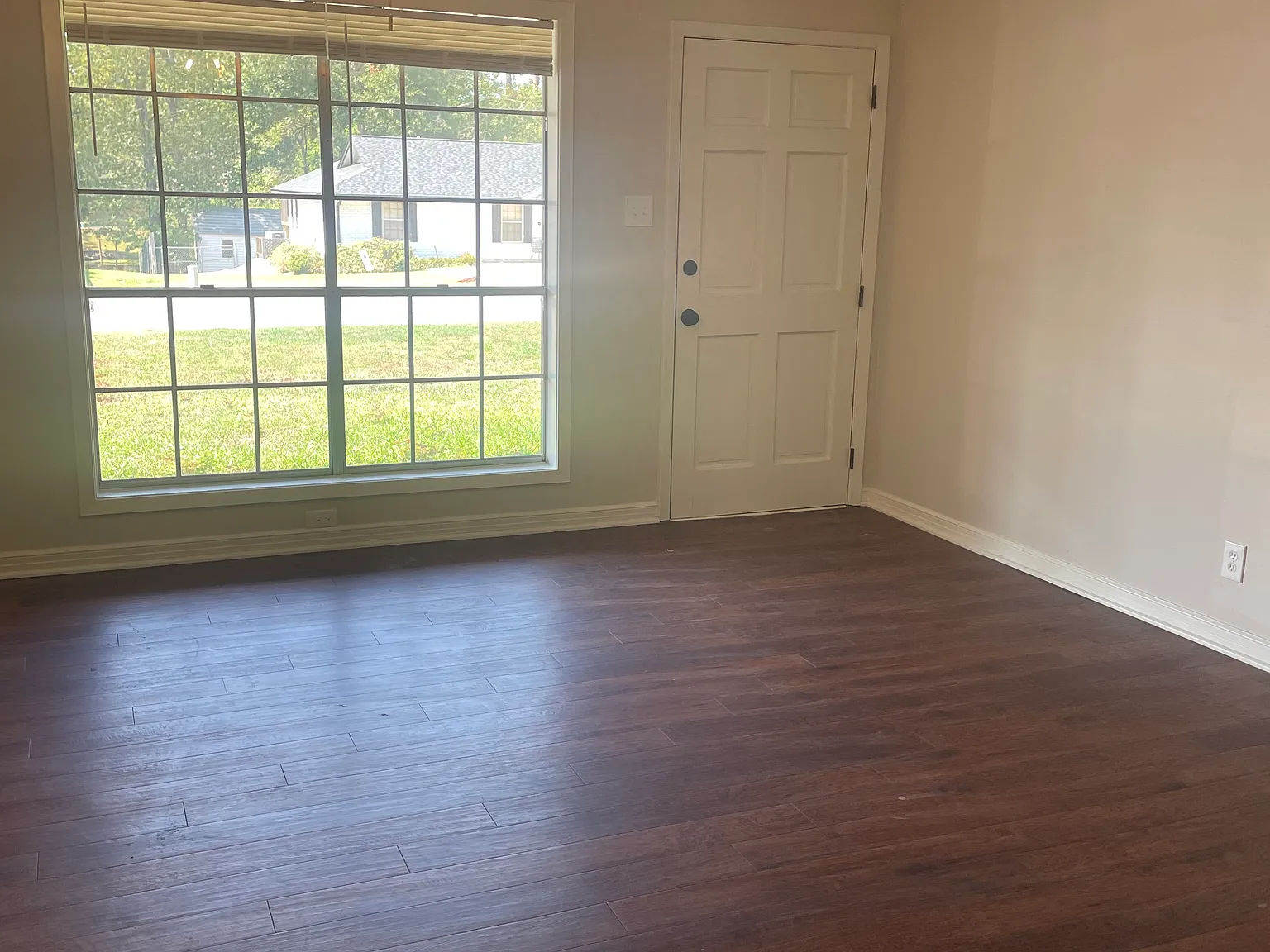 3 bed, 2000 sqft, $2,500 — Photo 2