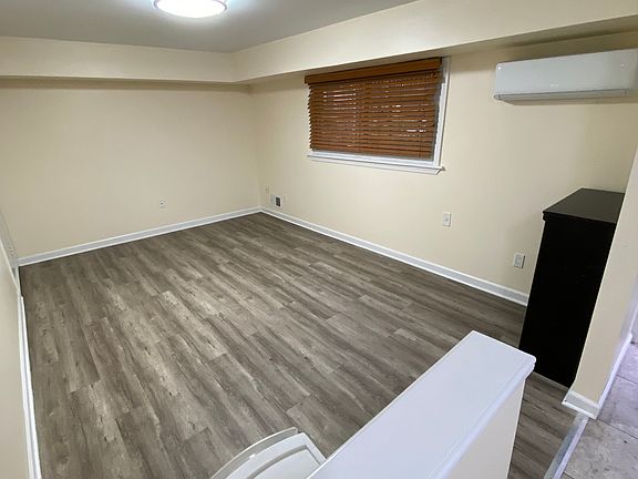 2nd image of 22 Kingsbridge Ave Floor 1