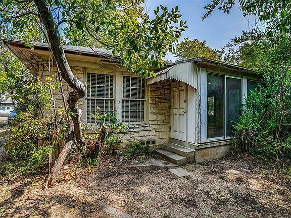 3rd image of 2212 Barberry Dr