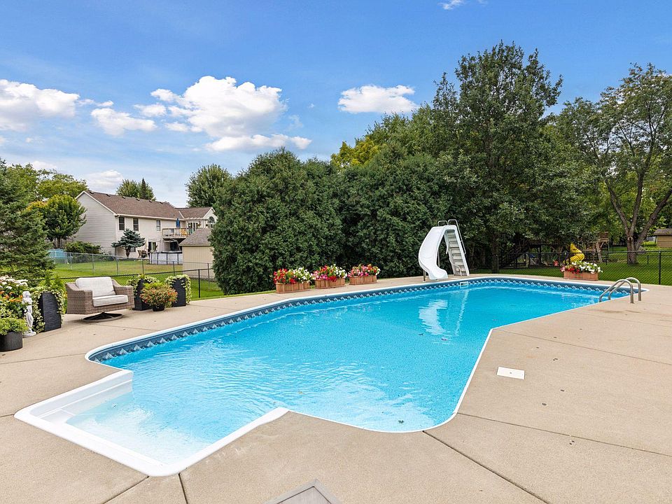 1st image of 6081 N Ridge Dr