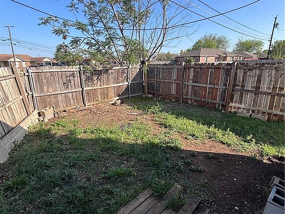 5th image of 903 Holland Rd