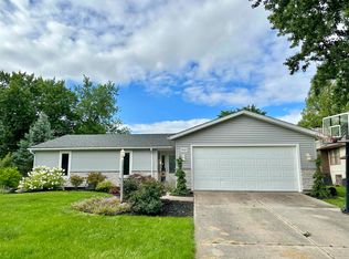 9216 Crystal Spring Dr, Fort Wayne, IN 46804