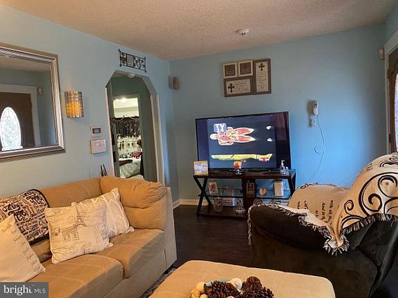 2nd image of 6871 Rosemont Ave