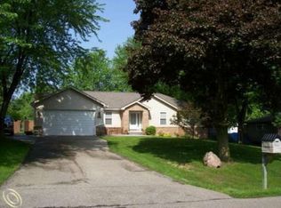 261 Texas Ave, Rochester Hills, MI 48309