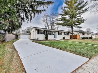 316 N Macarthur Dr, Palatine, IL 60074