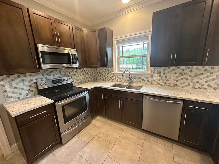 514 Sapphire Dr — Photo 9