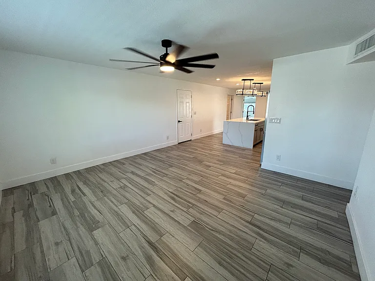 3507 E Claire Dr — Photo 4