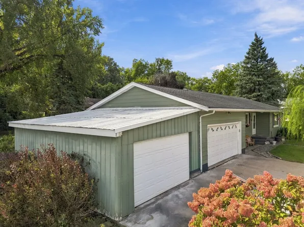 2009 N 10th St, Clinton, IA 52732