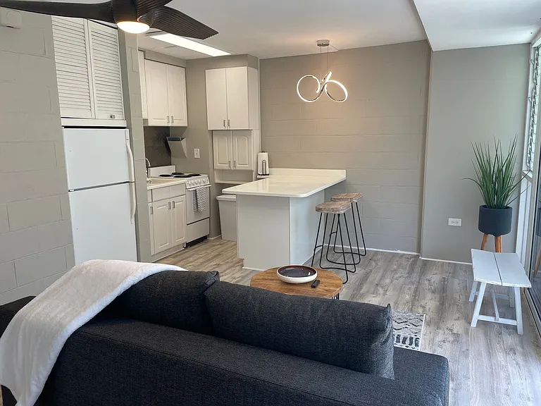 445 Kaiolu St #501 — Photo 8