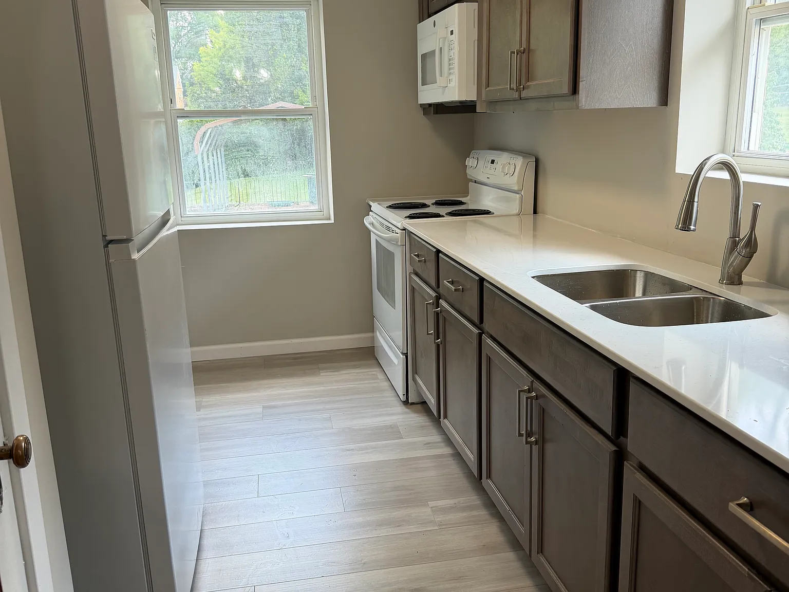 3 bed, 1.5 bath, 1089 sqft, $1,700 — Photo 2