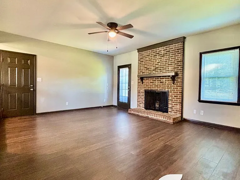 6727 Vaughn Rd — Photo 9