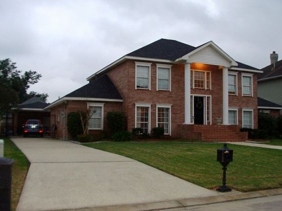 3rd image of 126 Woodchase St