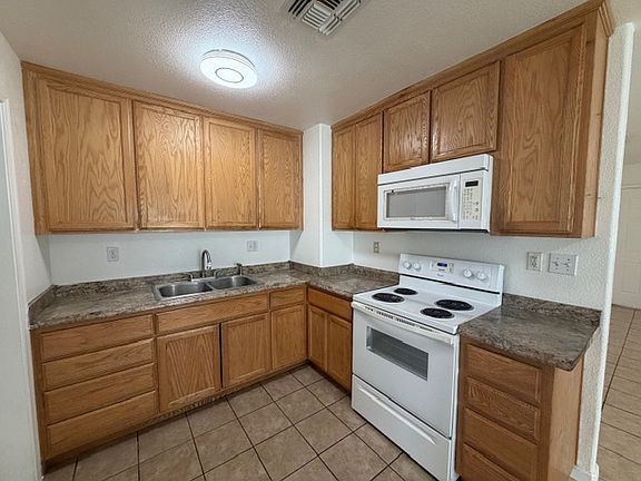 5th image of 513 N Riverside Dr #1