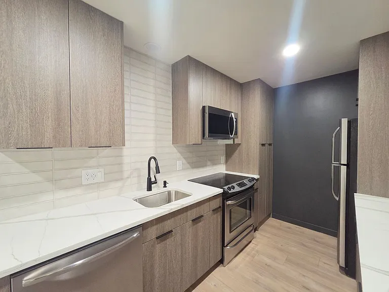 358 S Coeur D Alene St — Photo 3