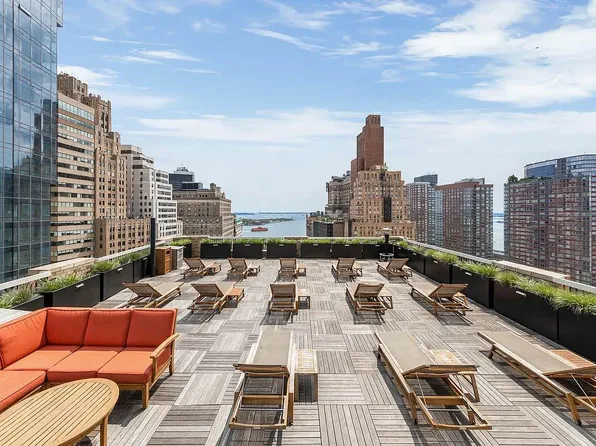 88 Greenwich Street image 3 of 15